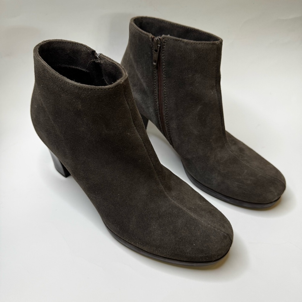 La Canadienne Suede Ankle Boots